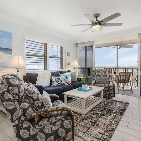 Beachfront Corner: Gulf Views, Pool, Walk Times Sq